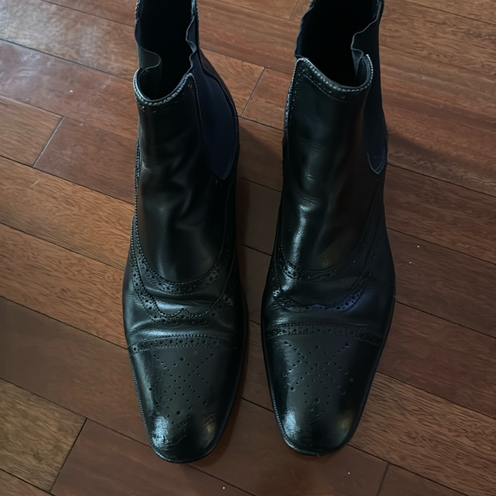 black 42.5. YSL men’s Chelsea boots.